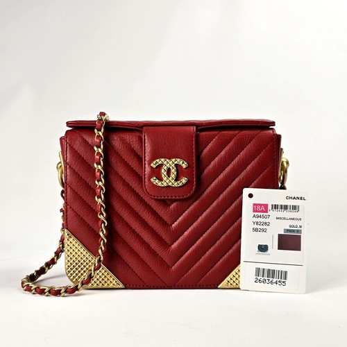 5700 chanel rock - chanel, corner